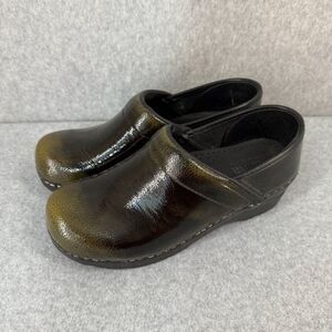 Sanita Womens Size 38 US 7 Patent Leather Clogs Black Green SlipOn Comfort Shoes